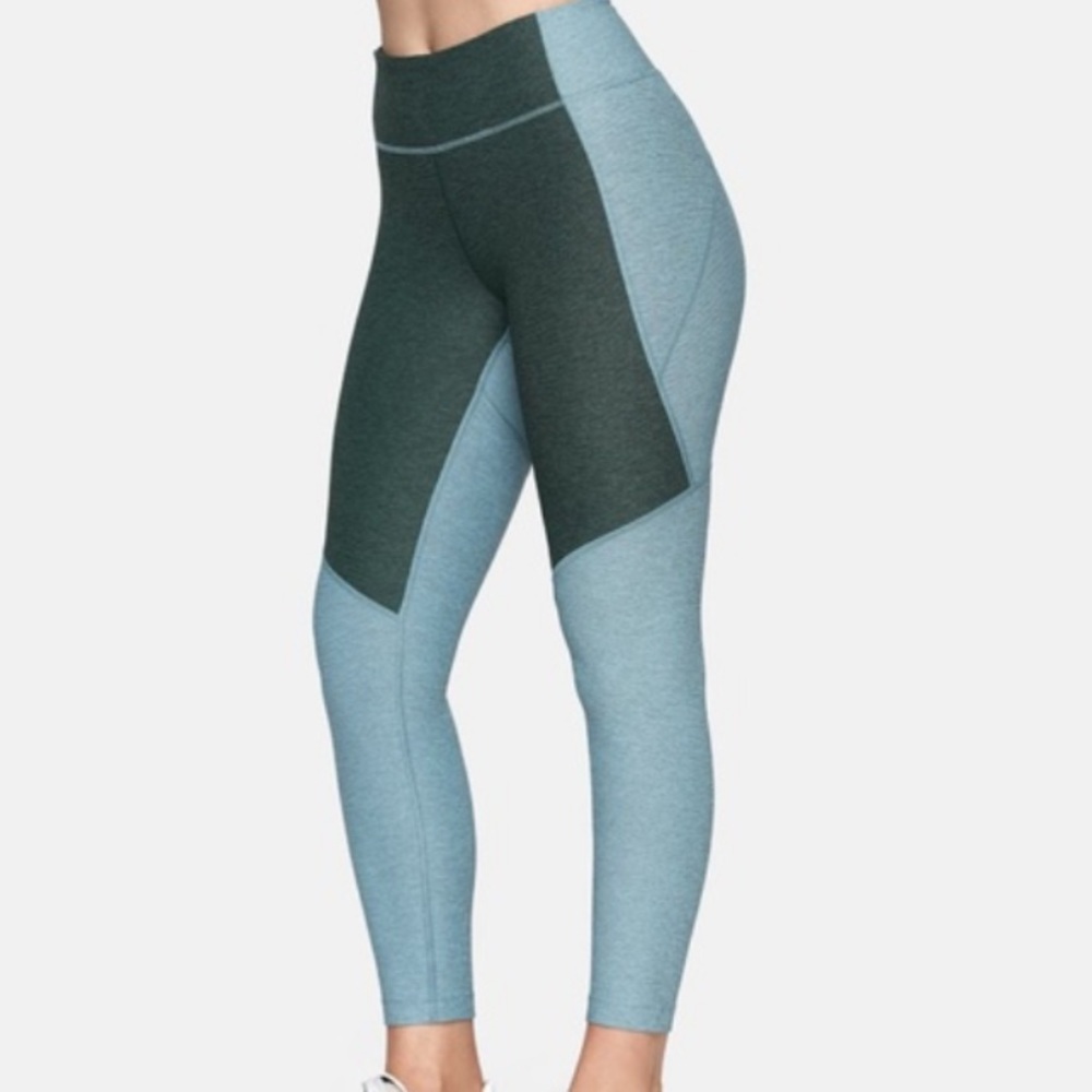 Like new Outdoor Voices Two-Tone leggings🔥